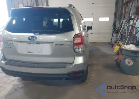 2017 Subaru Forester 2.5I Premium z USA, uszkodzony, nr VIN JF2SJAEC2HH515739